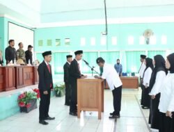 Ketua Panwaslu Malili Melantik 15 PKD