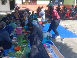 SMAN 16 Luwu Utara Gelar Jumat Berkah, Makan Bersama Beralas Daun Pisang