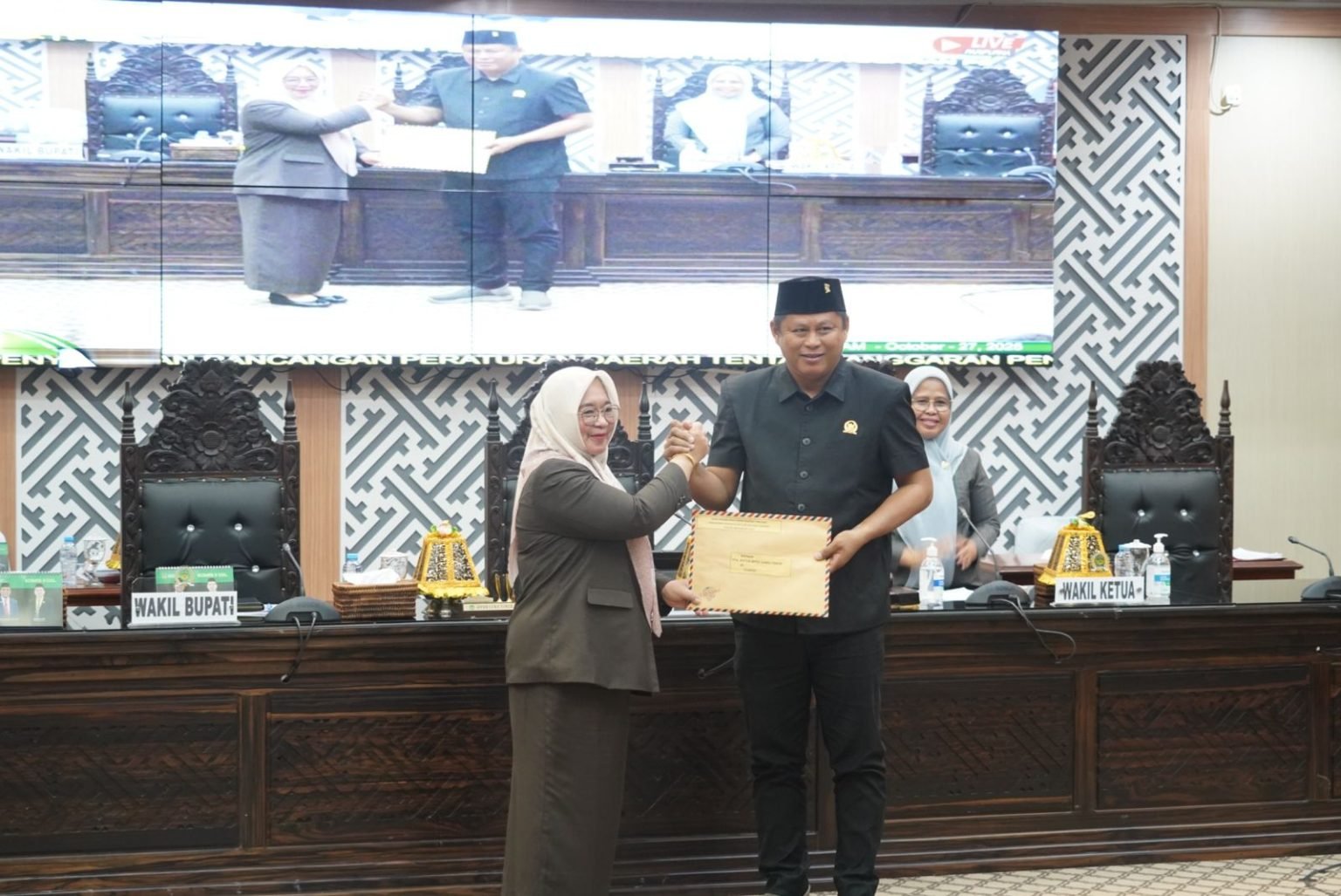 Pemkab Lutim Serahkan Ranperda APBD 2026, Fokus pada Peningkatan Layanan Publik dan Infrastruktur