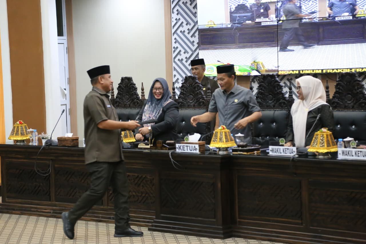 Wabup Puspawati Hadiri Paripurna LKPJ, Fraksi DPRD Apresiasi Capaian Pemda Lutim 2025