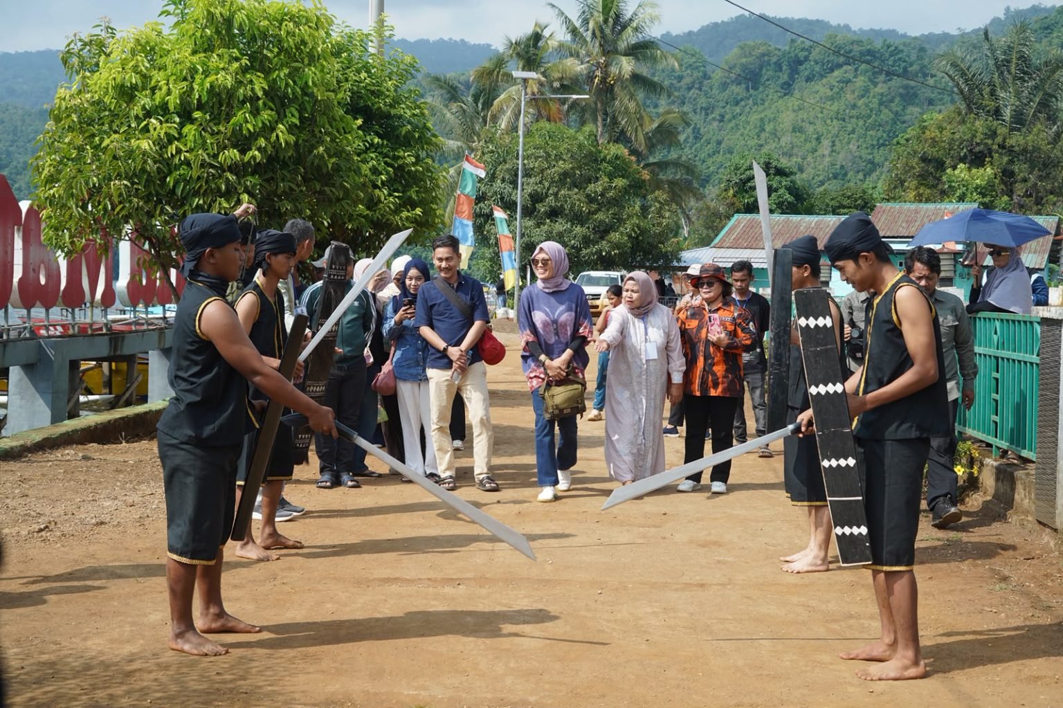 Padungku Matano Jadi Momentum Rawat Tradisi dan Jaga Keindahan Danau Matano