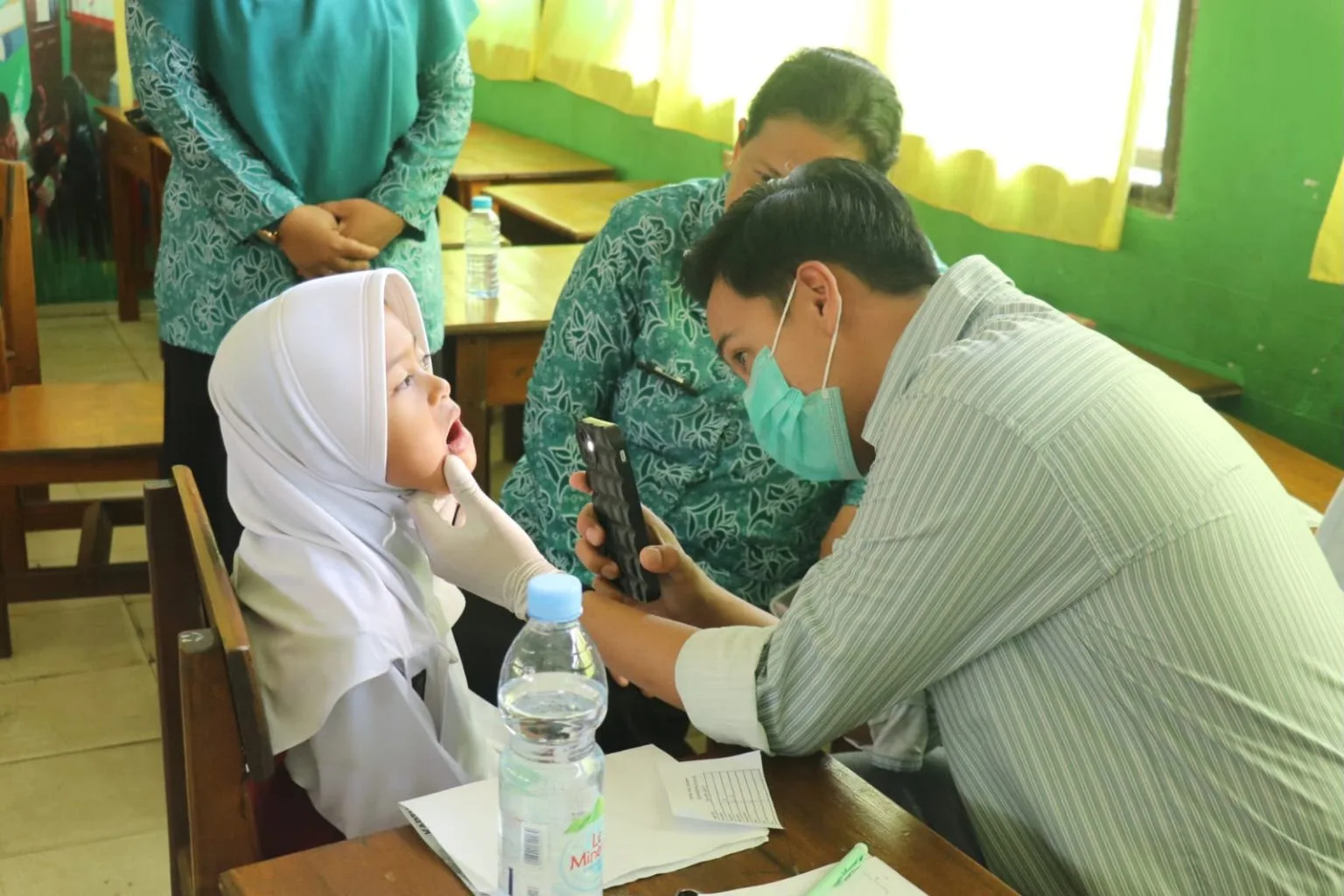 Peduli Kesehatan Anak, TP PKK Lutim Gelar Pemeriksaan Gratis di SD 233 Balantang