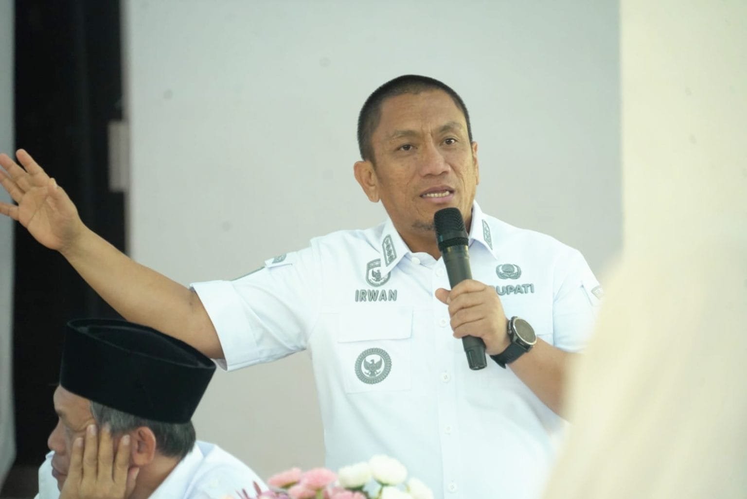 Tak Ingin Ada Lagi Siswa Belajar di Lantai, Bupati Irwan Percepat Pendataan Kerusakan Sekolah